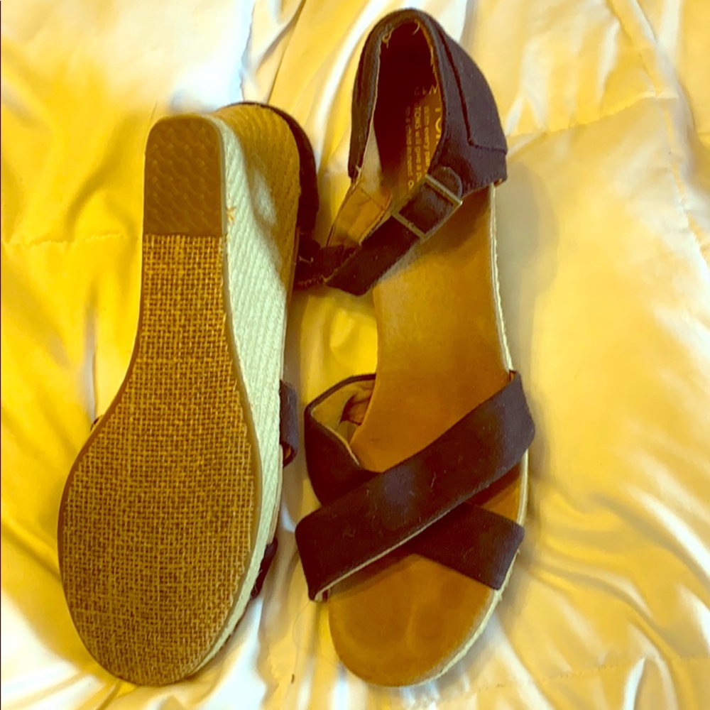 Platform sandals